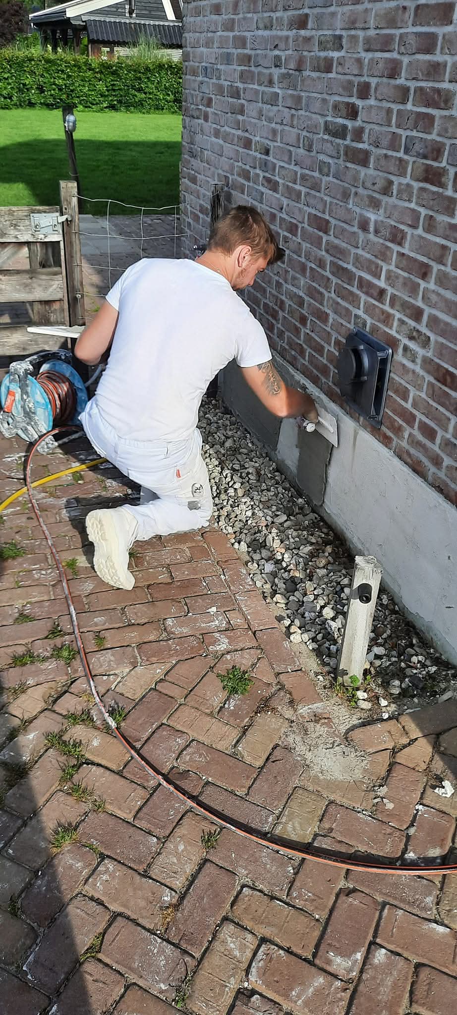 Als vader-zoonbedrijf combineren wij traditioneel vakmanschap met moderne afwerkingstechnieken