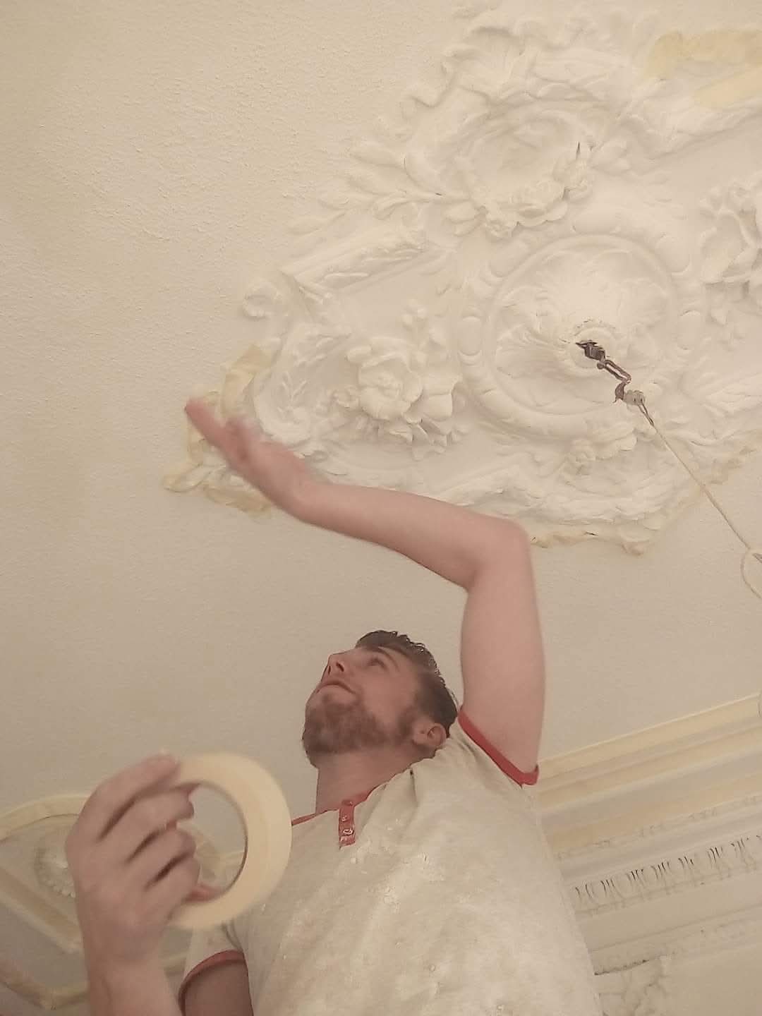 Aanbrengen van ornamenten en lijsten